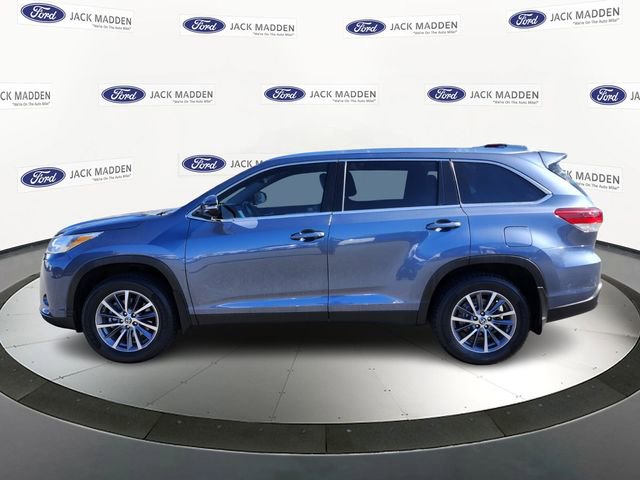 Used 2019 Toyota Highlander XLE AWD/4WD image 2