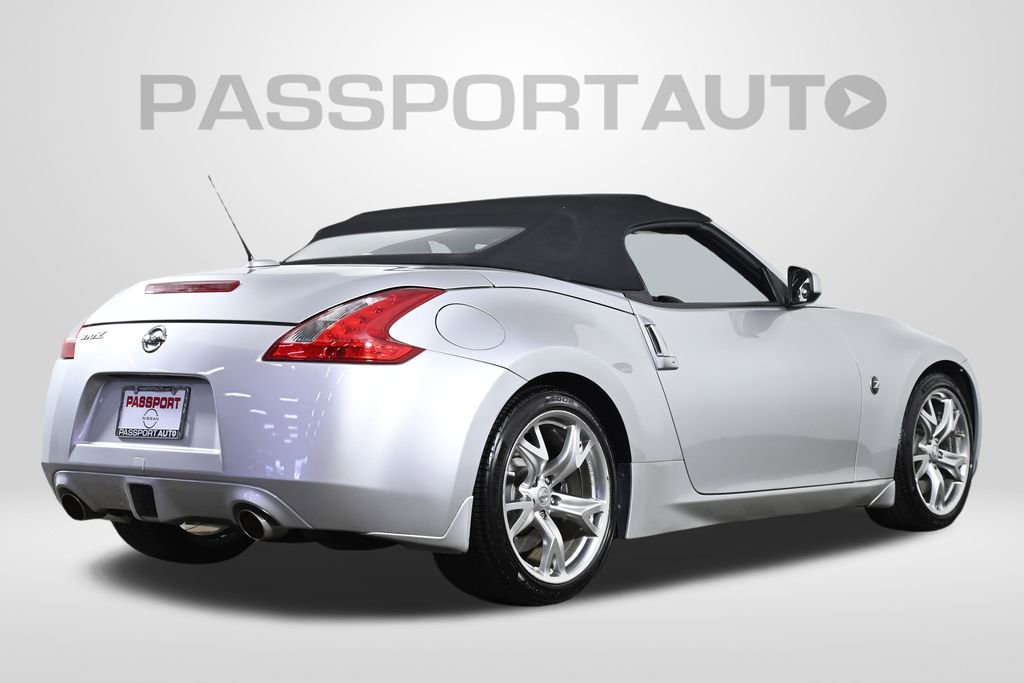 Used 2010 Nissan 370Z Touring w/ Sport Pkg image 12