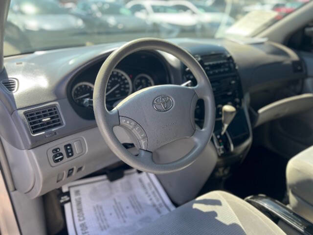 Used 2005 Toyota Sienna LE image 10