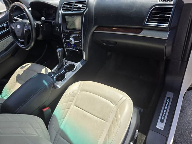 Used 2016 Ford Explorer Platinum image 18