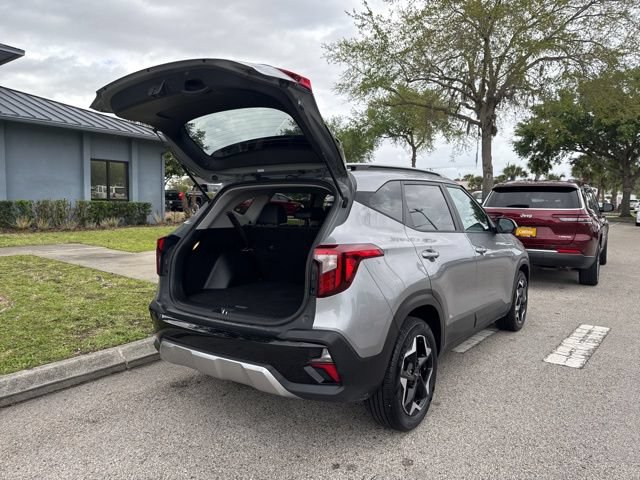 Used 2025 Kia Seltos S FWD image 19