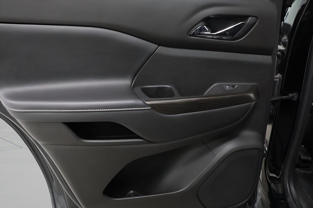 Used 2019 GMC Acadia SLT w/ LPO, Floor Liner Package FWD image 23
