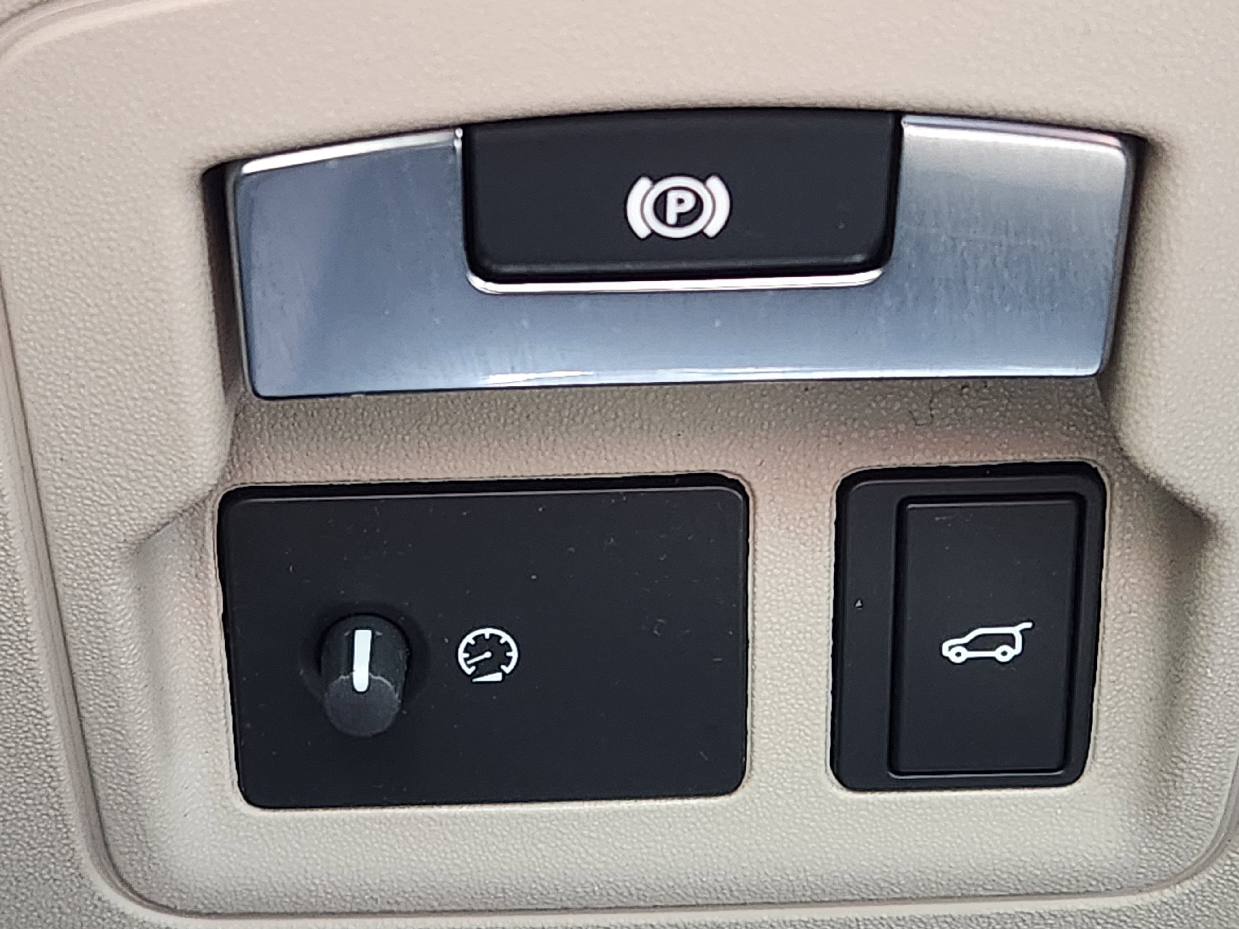 Used 2020 Land Rover Range Rover Velar S image 24