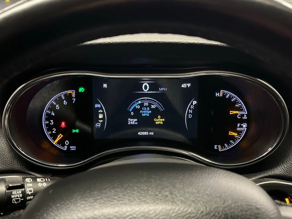 Used 2020 Jeep Grand Cherokee Altitude image 21