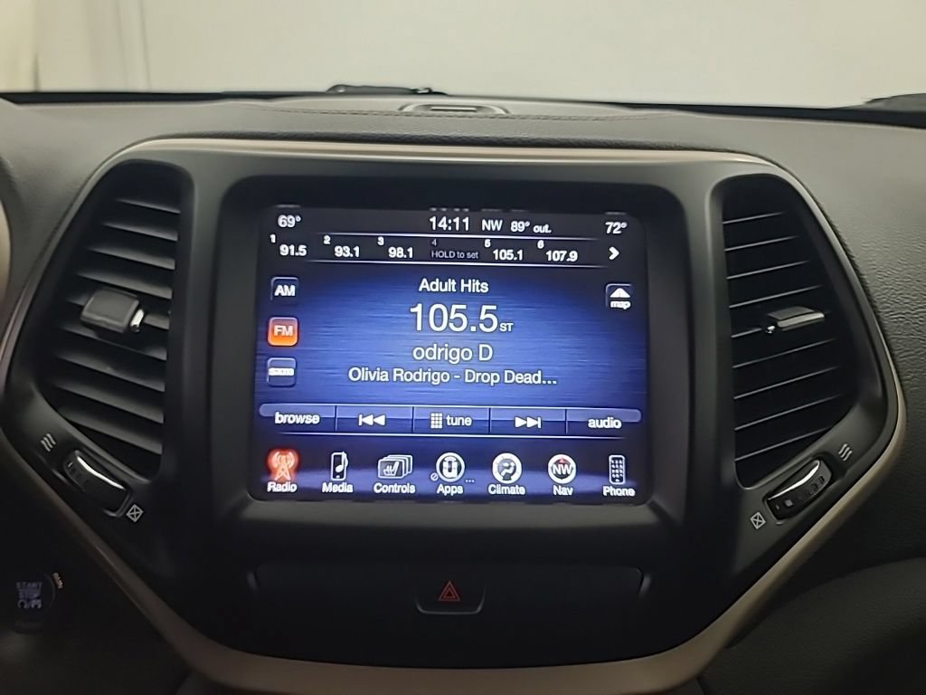 Used 2014 Jeep Cherokee Latitude w/ Comfort/Convenience Group AWD/4WD image 32