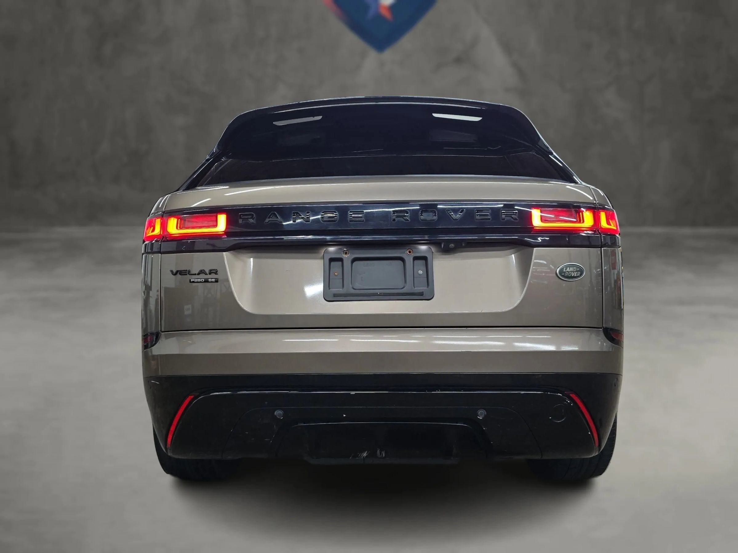 Used 2018 Land Rover Range Rover Velar R-Dynamic SE image 14