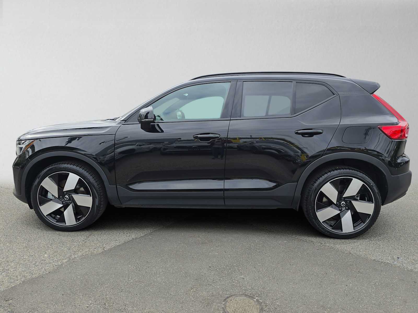 Certified 2023 Volvo XC40 Recharge Ultimate AWD/4WD image 7