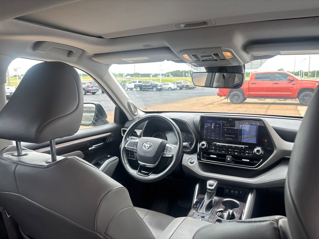Used 2021 Toyota Highlander Limited AWD/4WD image 29