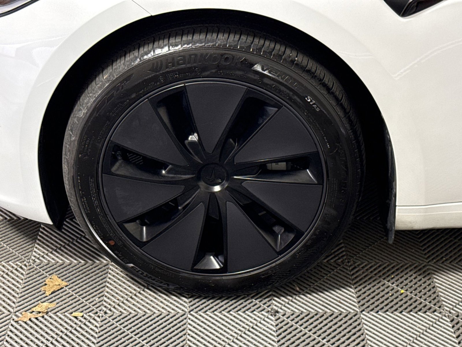 Used 2024 Tesla Model 3 Standard Range RWD image 12