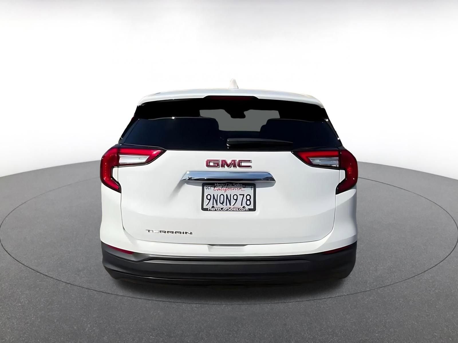 Used 2024 GMC Terrain SLE image 12