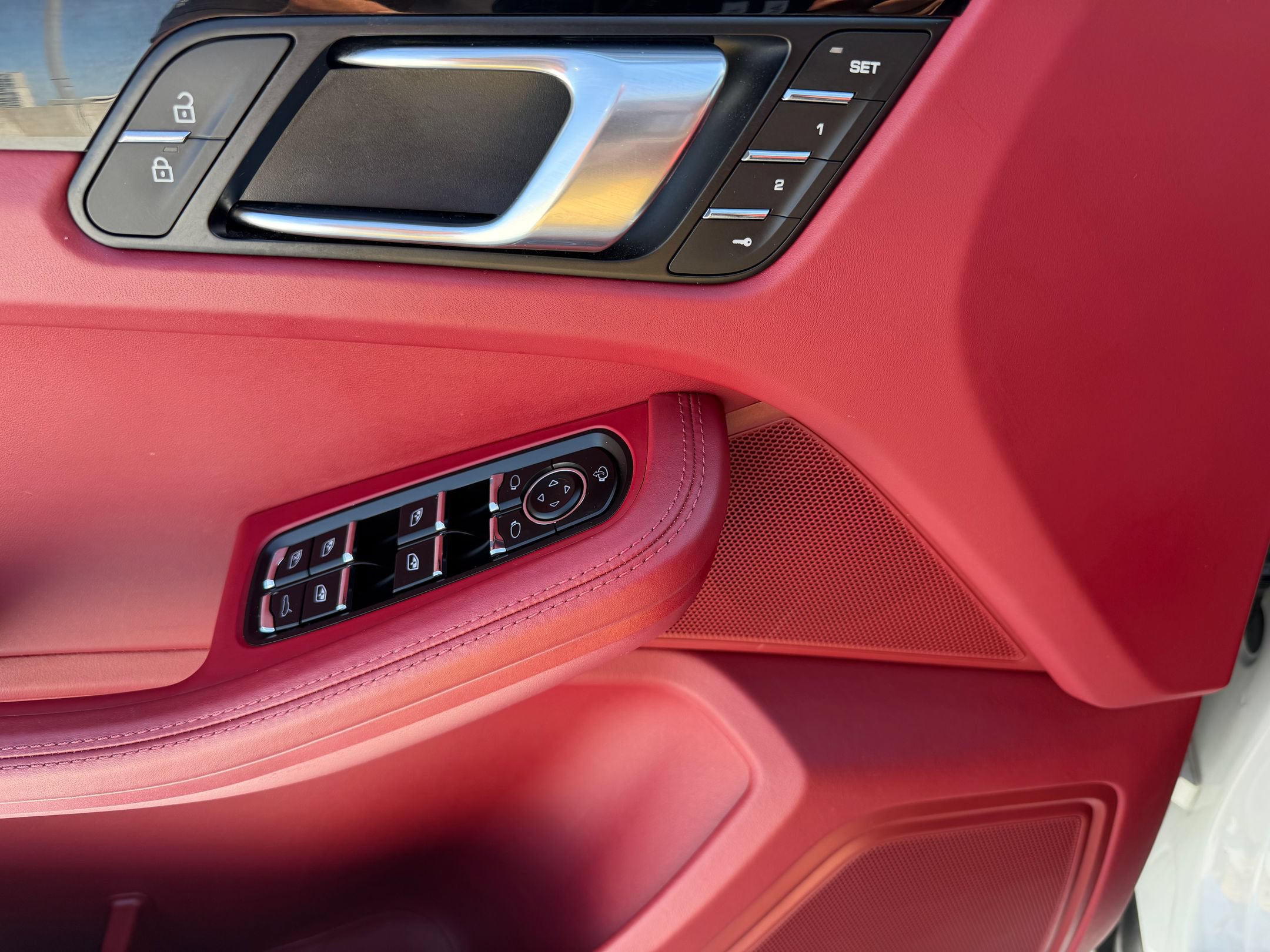 Certified 2023 Porsche Macan AWD/4WD image 31