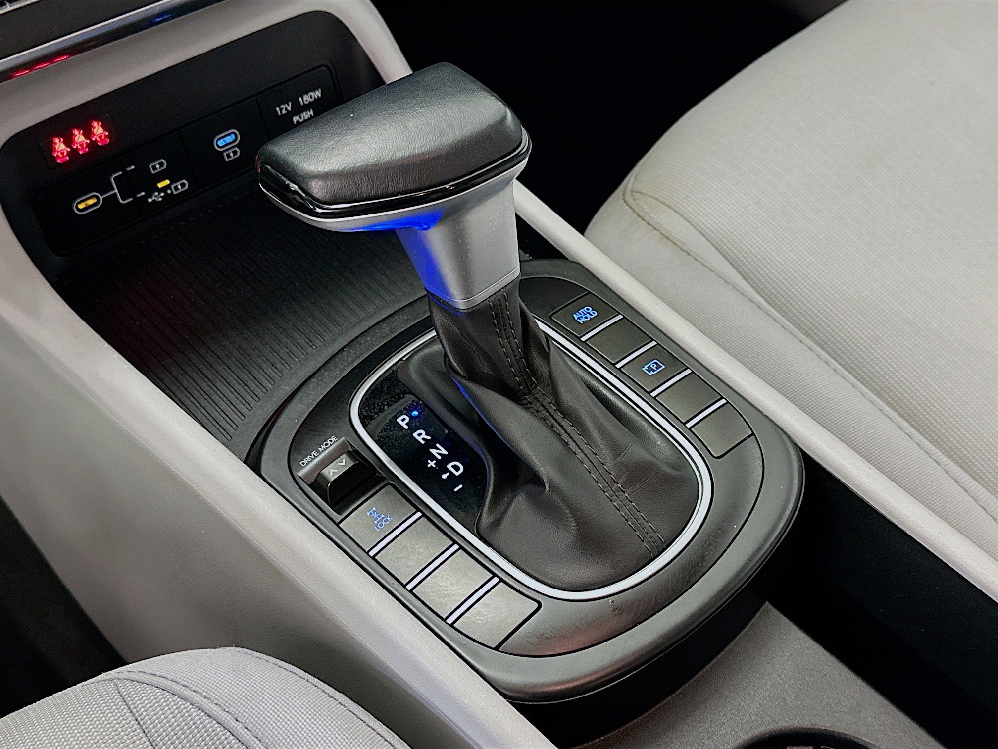 Used 2025 Hyundai Kona SEL image 25