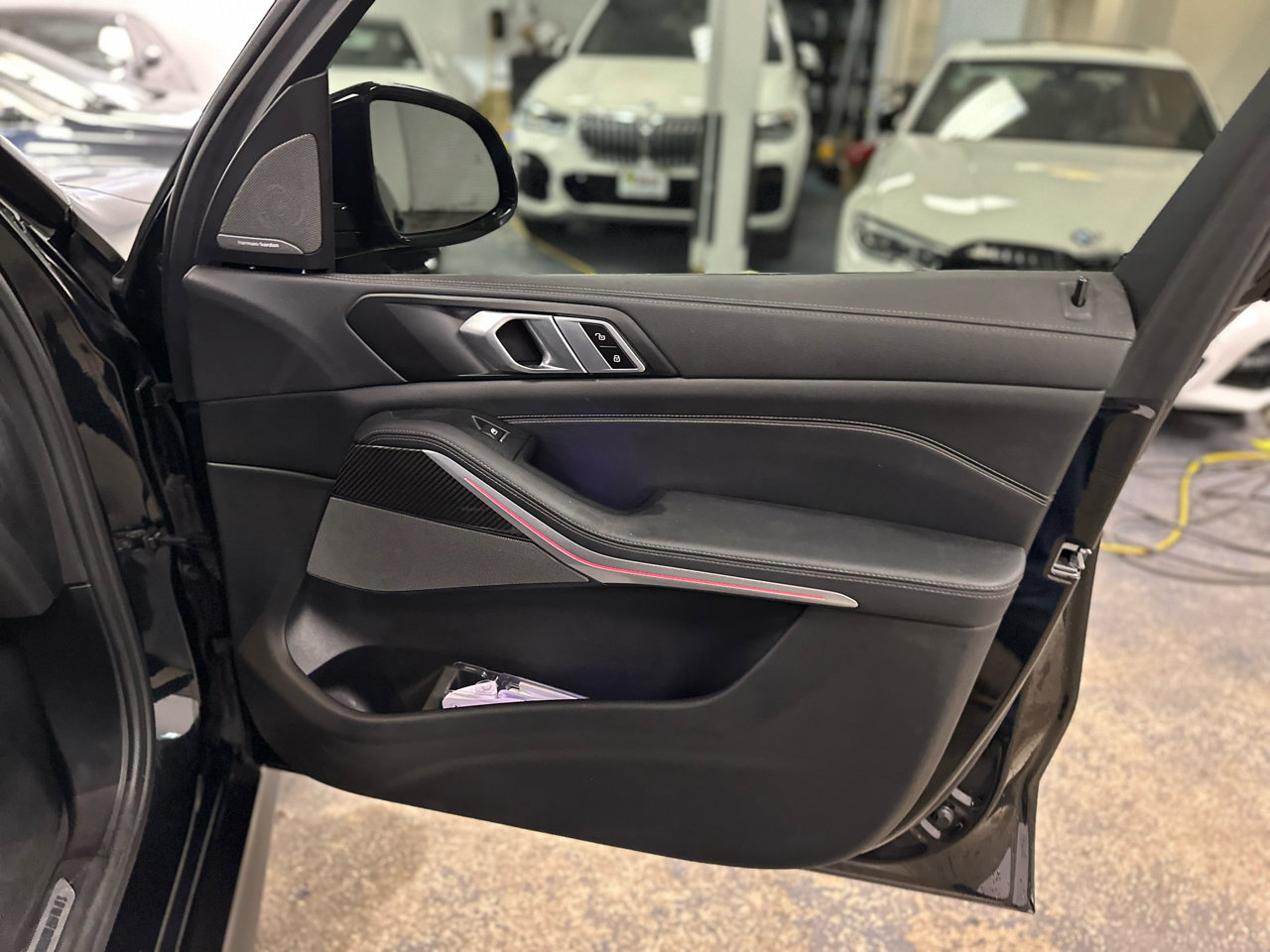 Used 2023 BMW X5 M50i w/ Climate Comfort Package image 33