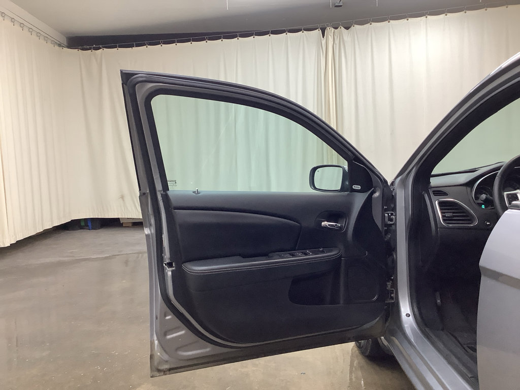 Used 2013 Chrysler 200 Limited image 11