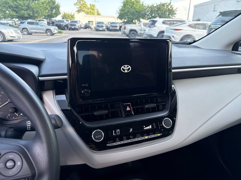 Used 2025 Toyota Corolla LE FWD image 12