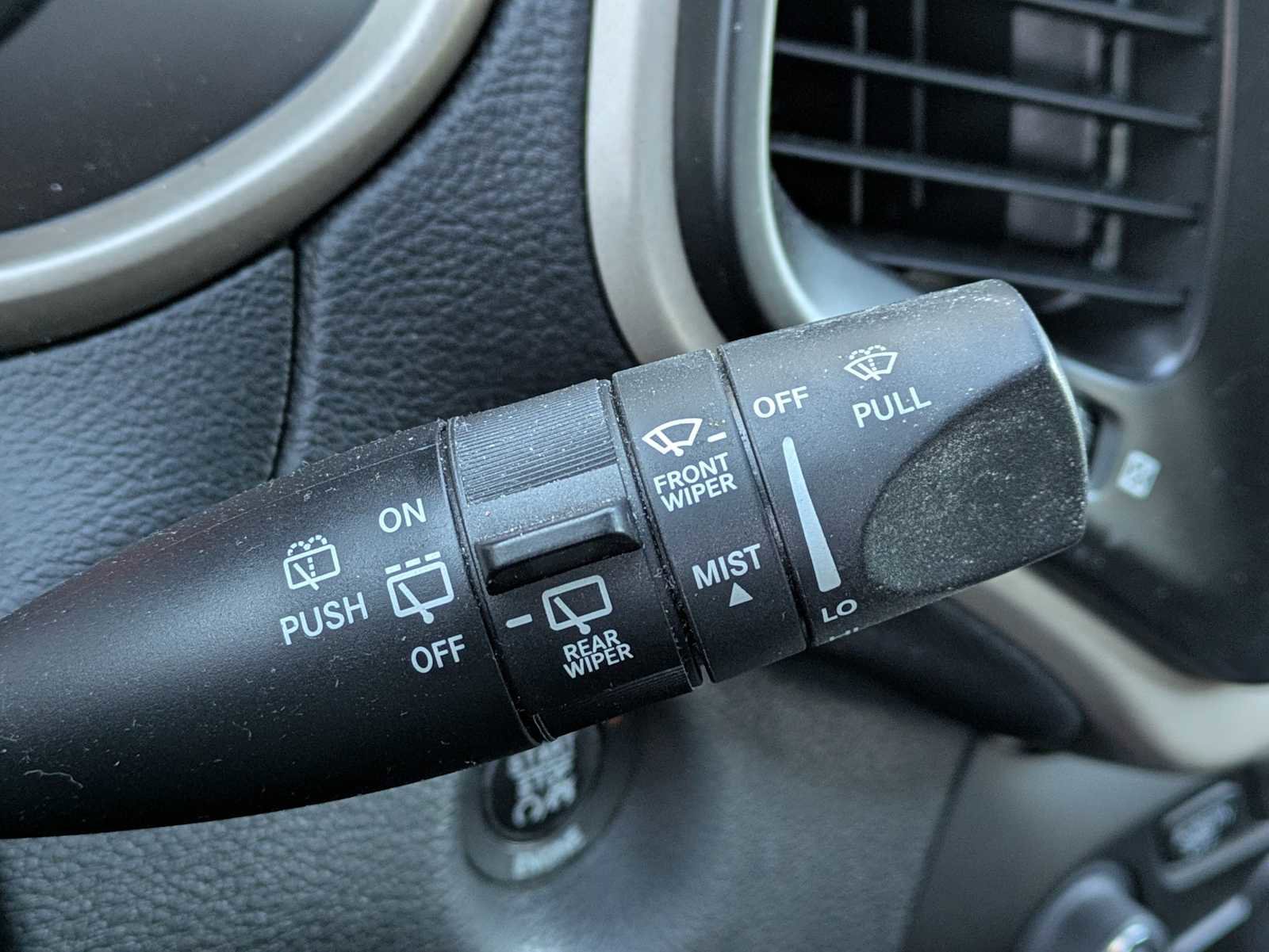 Used 2016 Jeep Cherokee Limited image 24