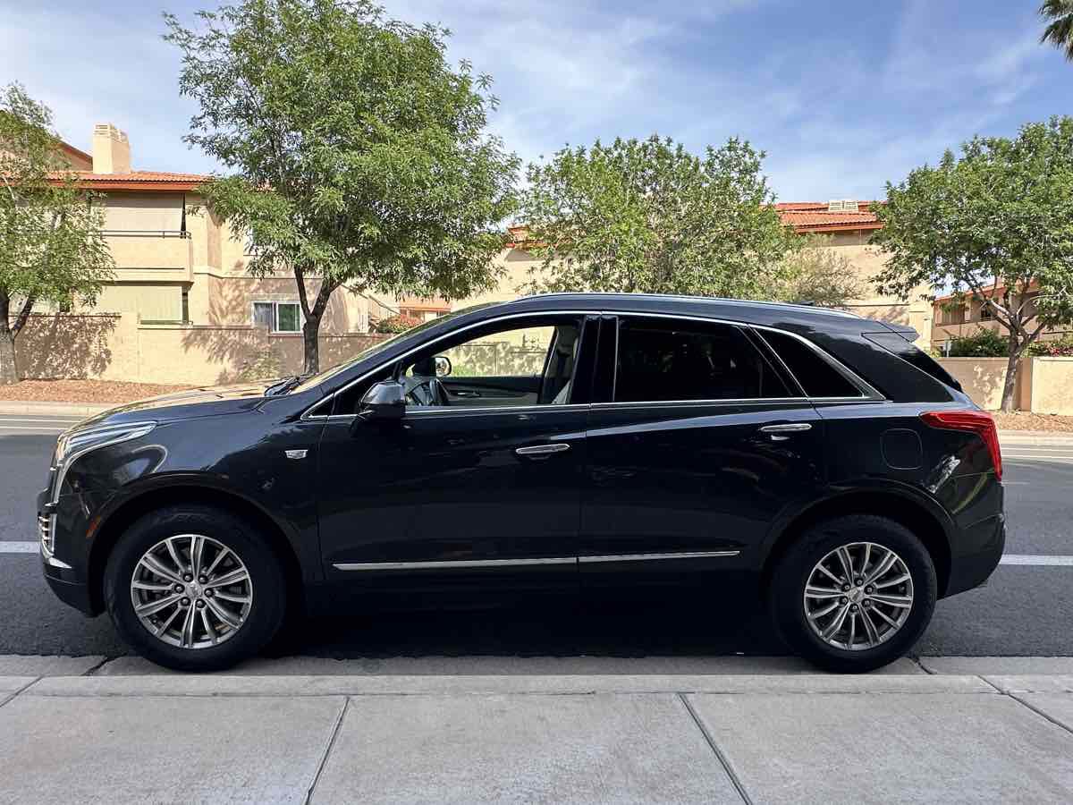 Used 2017 Cadillac XT5 Luxury w/ Driver Awareness Package image 5
