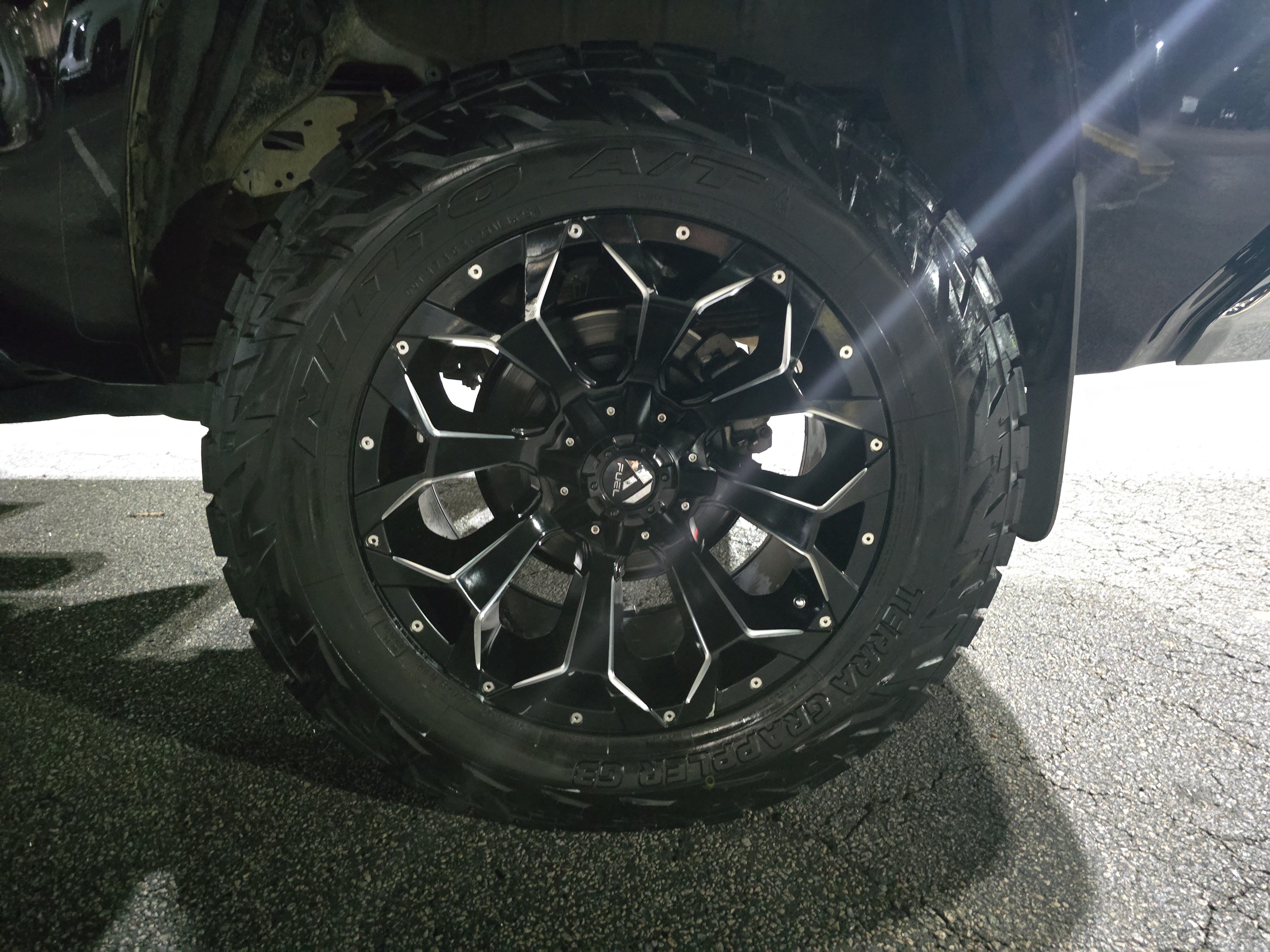Used 2020 Toyota Tundra SR5 w/ TRD Off-Road Plus Package AWD/4WD image 32