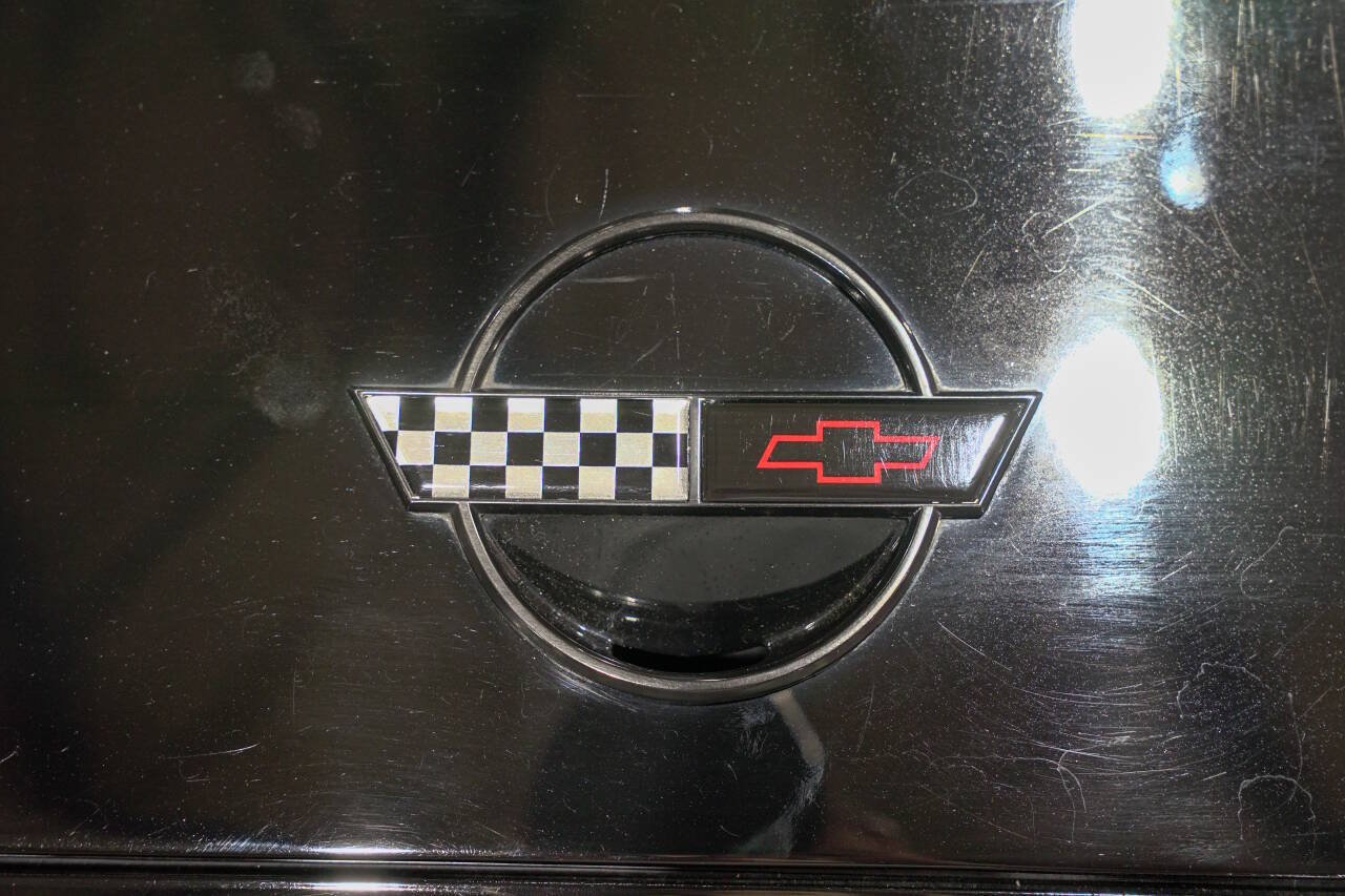 Used 1991 Chevrolet Corvette Coupe RWD image 23