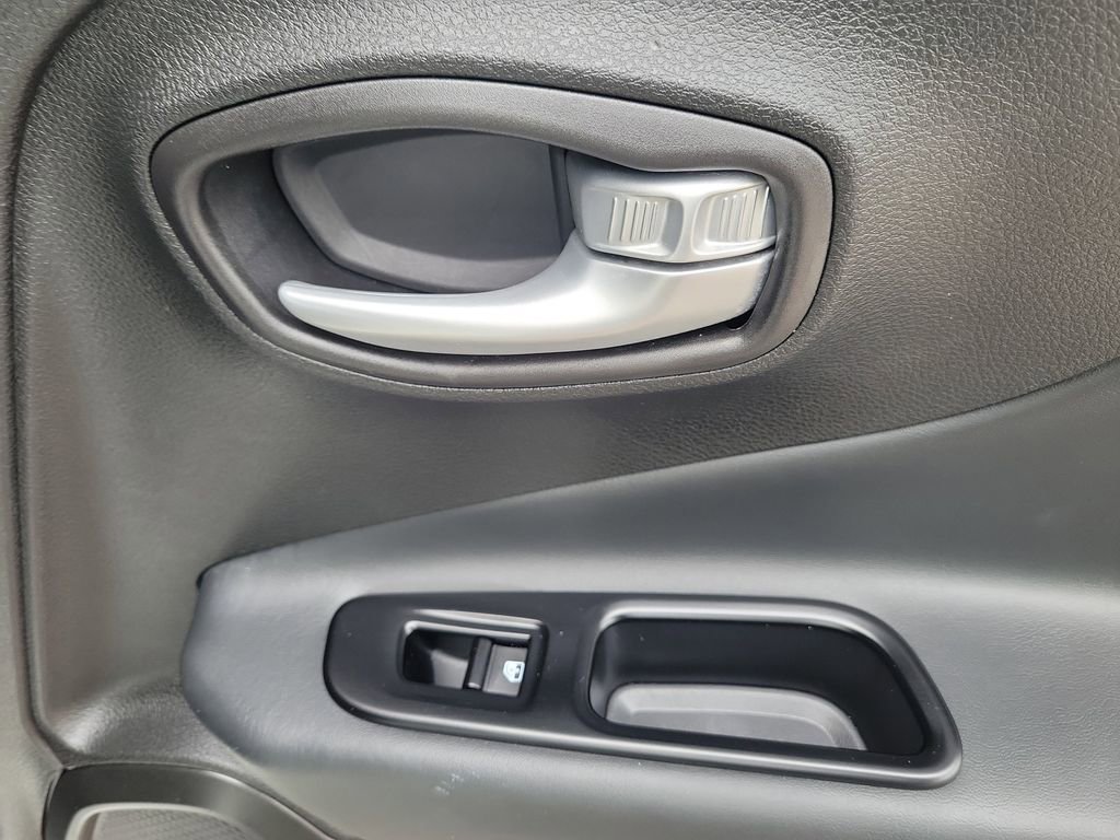 Used 2023 Jeep Renegade Latitude image 34