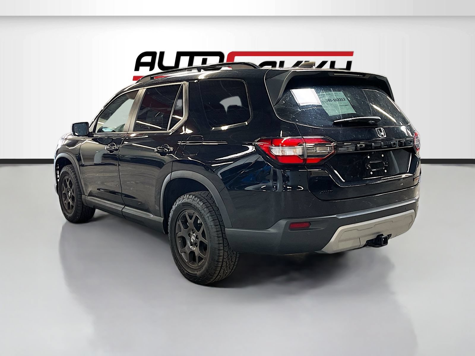 Used 2025 Honda Pilot TrailSport image 5