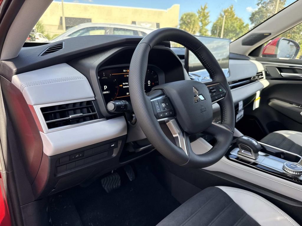 New 2025 Mitsubishi Outlander SE image 20