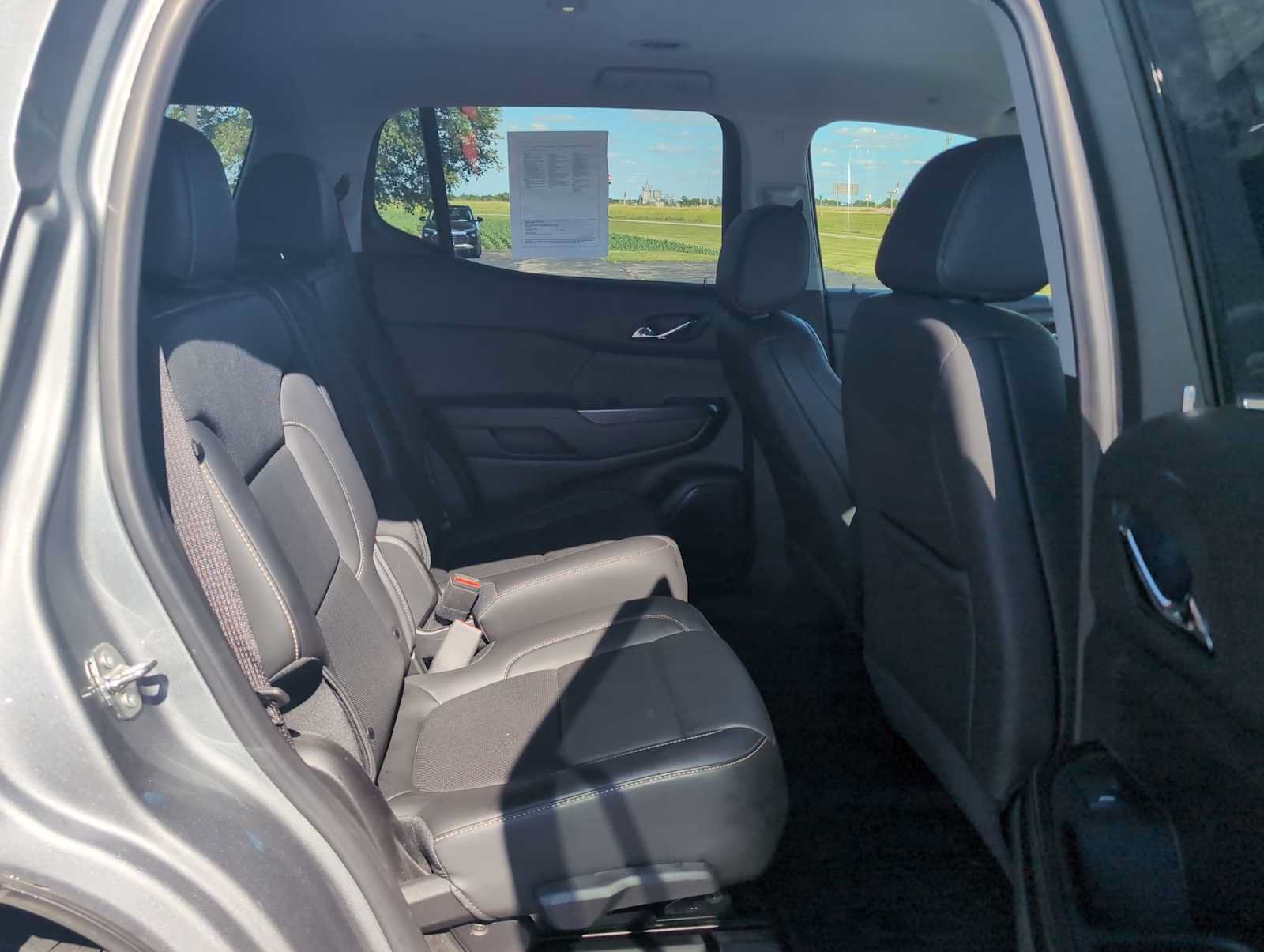 Used 2023 GMC Acadia SLT w/ Preferred Package FWD image 27