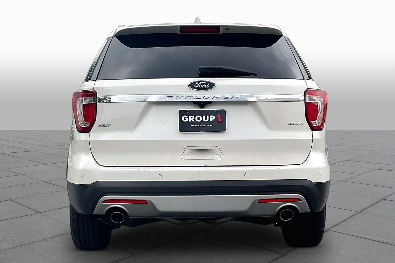 Used 2016 Ford Explorer XLT w/ Equipment Group 202A AWD/4WD image 4