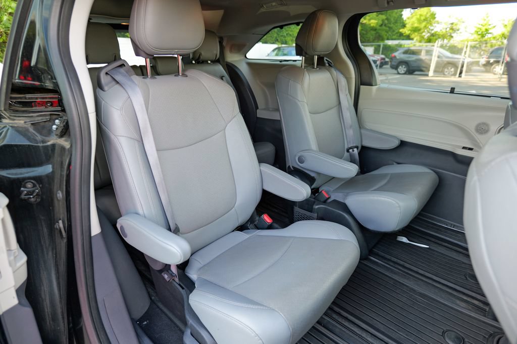Used 2023 Toyota Sienna Limited AWD/4WD image 30