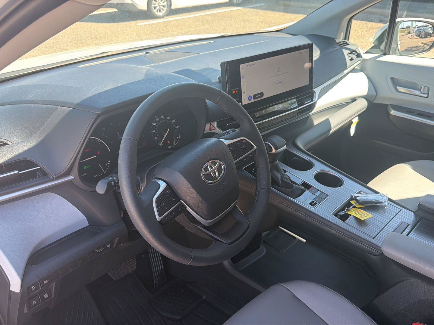 Certified 2026 Toyota Sienna XLE FWD image 21
