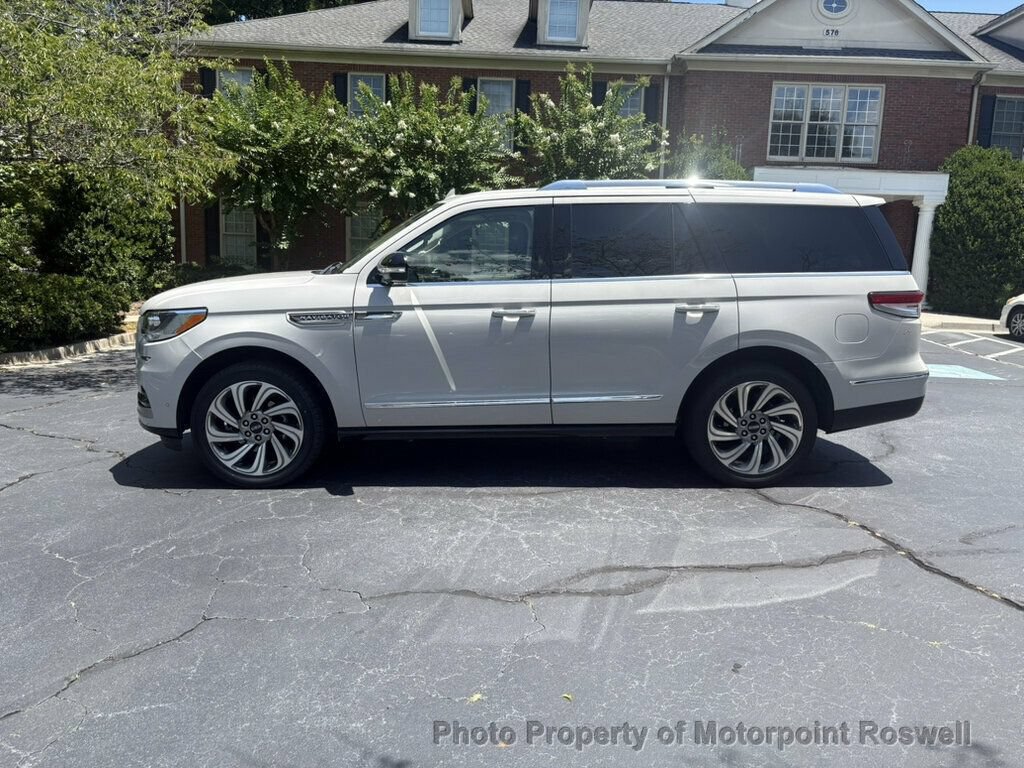 Used 2022 Lincoln Navigator Reserve AWD/4WD image 4