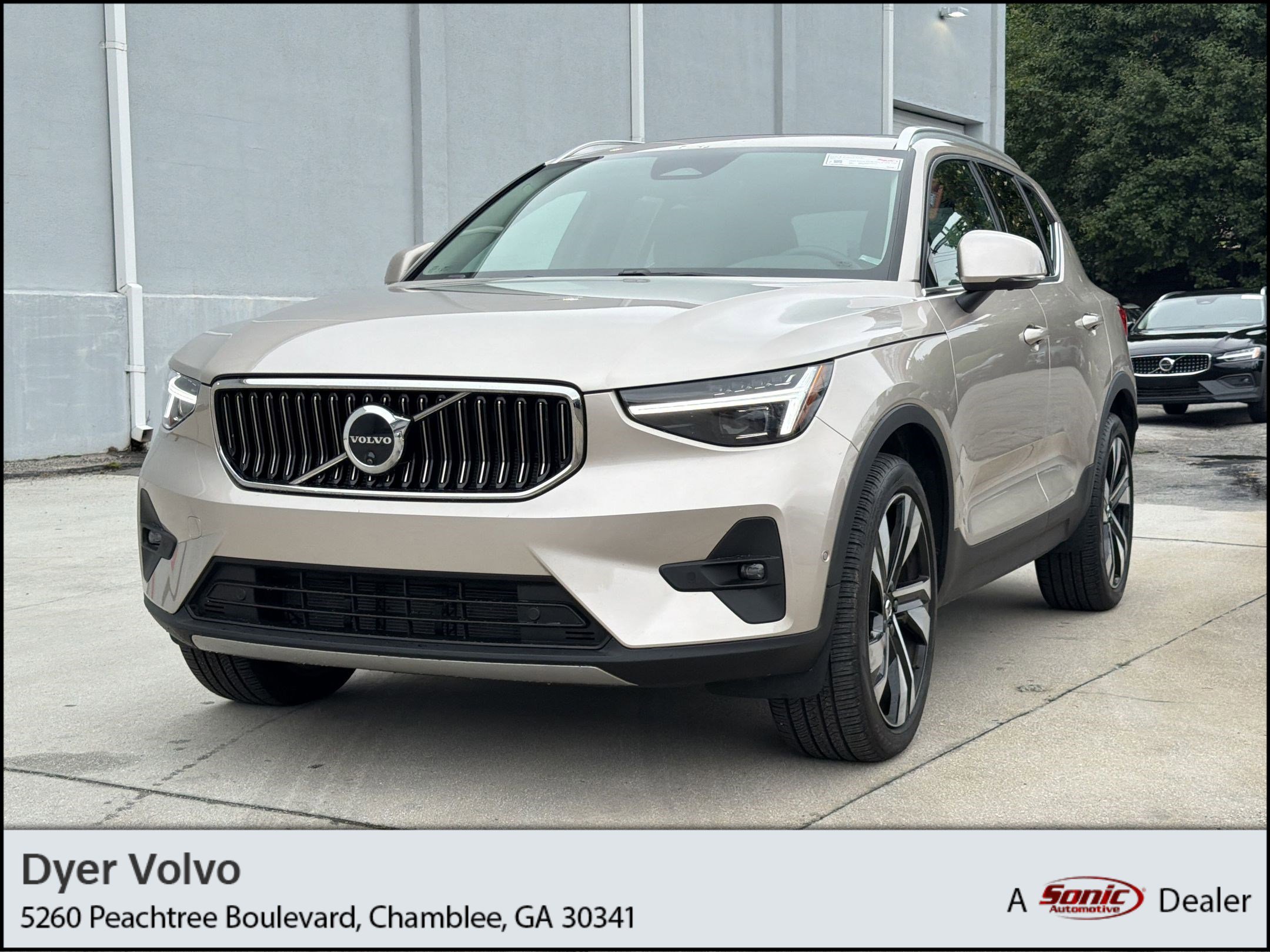 Used 2024 Volvo XC40 B5 Plus w/ Protection Package Premier