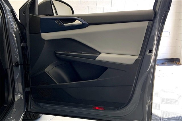 Certified 2023 Volkswagen Taos SE w/ Panoramic Sunroof Package image 24