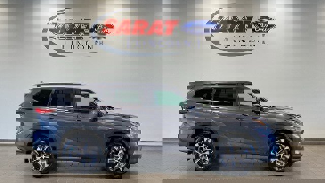 Used 2023 Toyota Highlander XLE