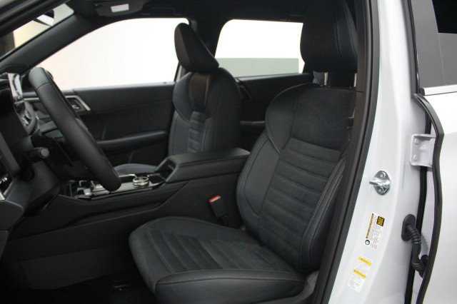 New 2026 Mitsubishi Outlander LE FWD image 7