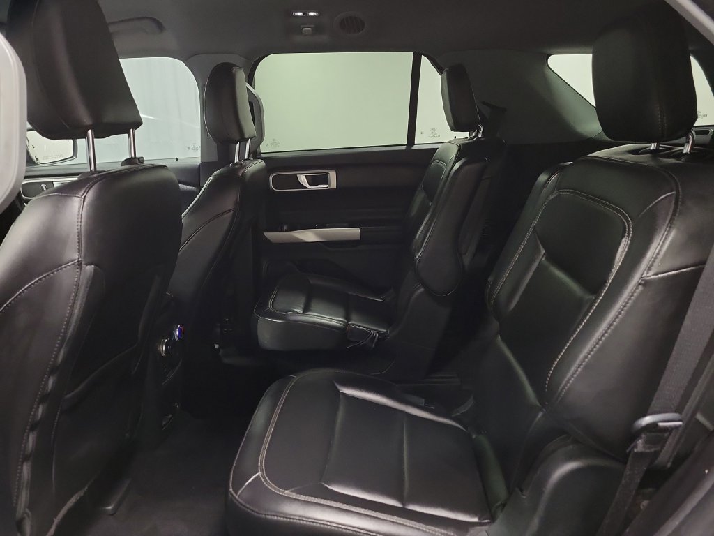 Used 2022 Ford Explorer XLT w/ Equipment Group 202A AWD/4WD image 28