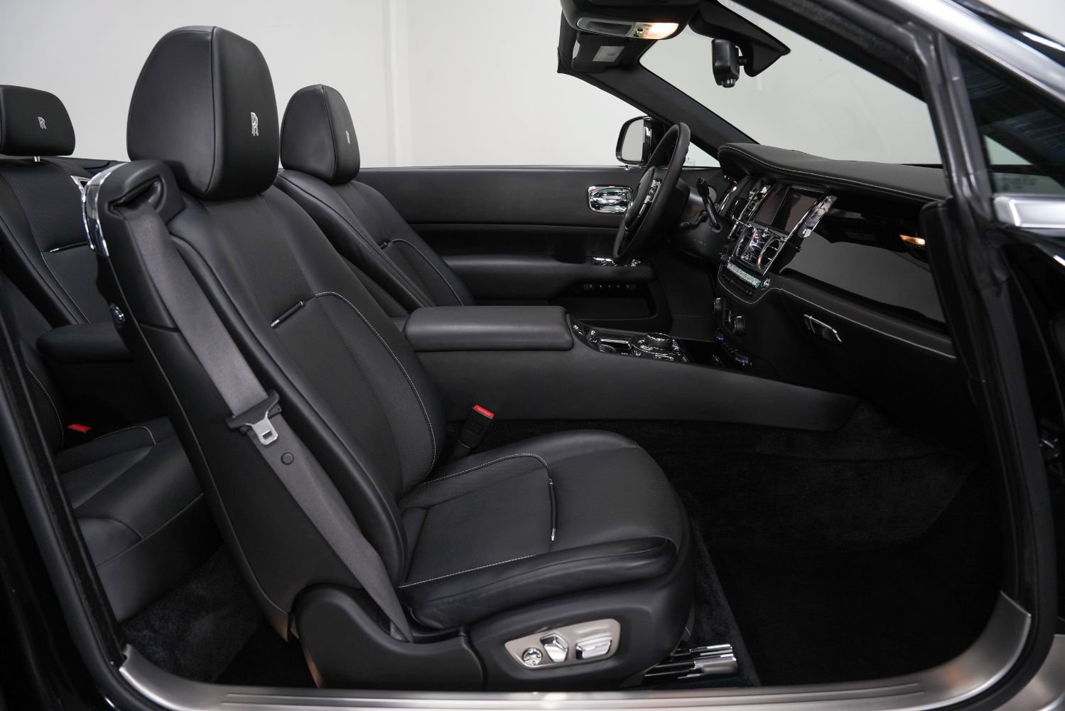 Used 2019 Rolls-Royce Dawn RWD image 31