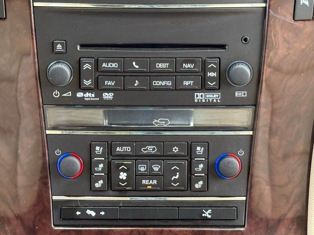 Used 2014 Cadillac Escalade Premium image 16