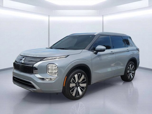 Used 2025 Mitsubishi Outlander SEL FWD image 2