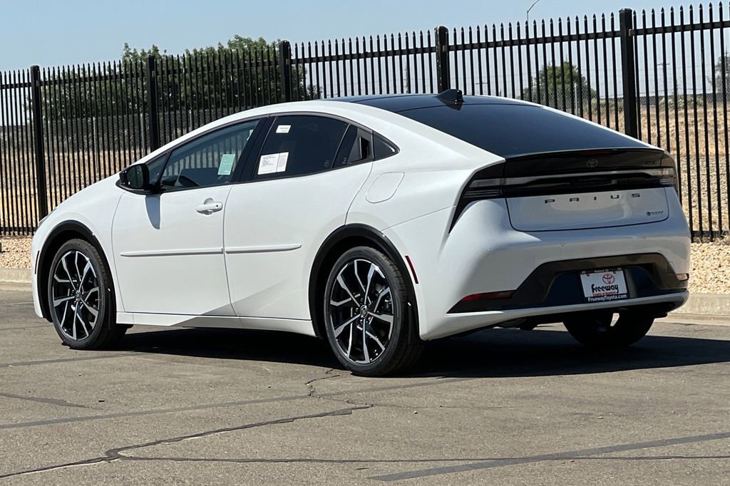 New 2026 Toyota Prius Plug-In Hybrid FWD image 6