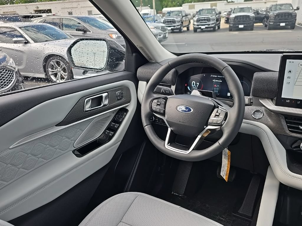 New 2026 Ford Explorer Platinum w/ LUX Leather Package AWD/4WD image 16