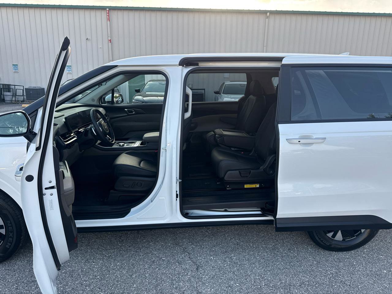 Used 2026 Kia Carnival LXS image 57