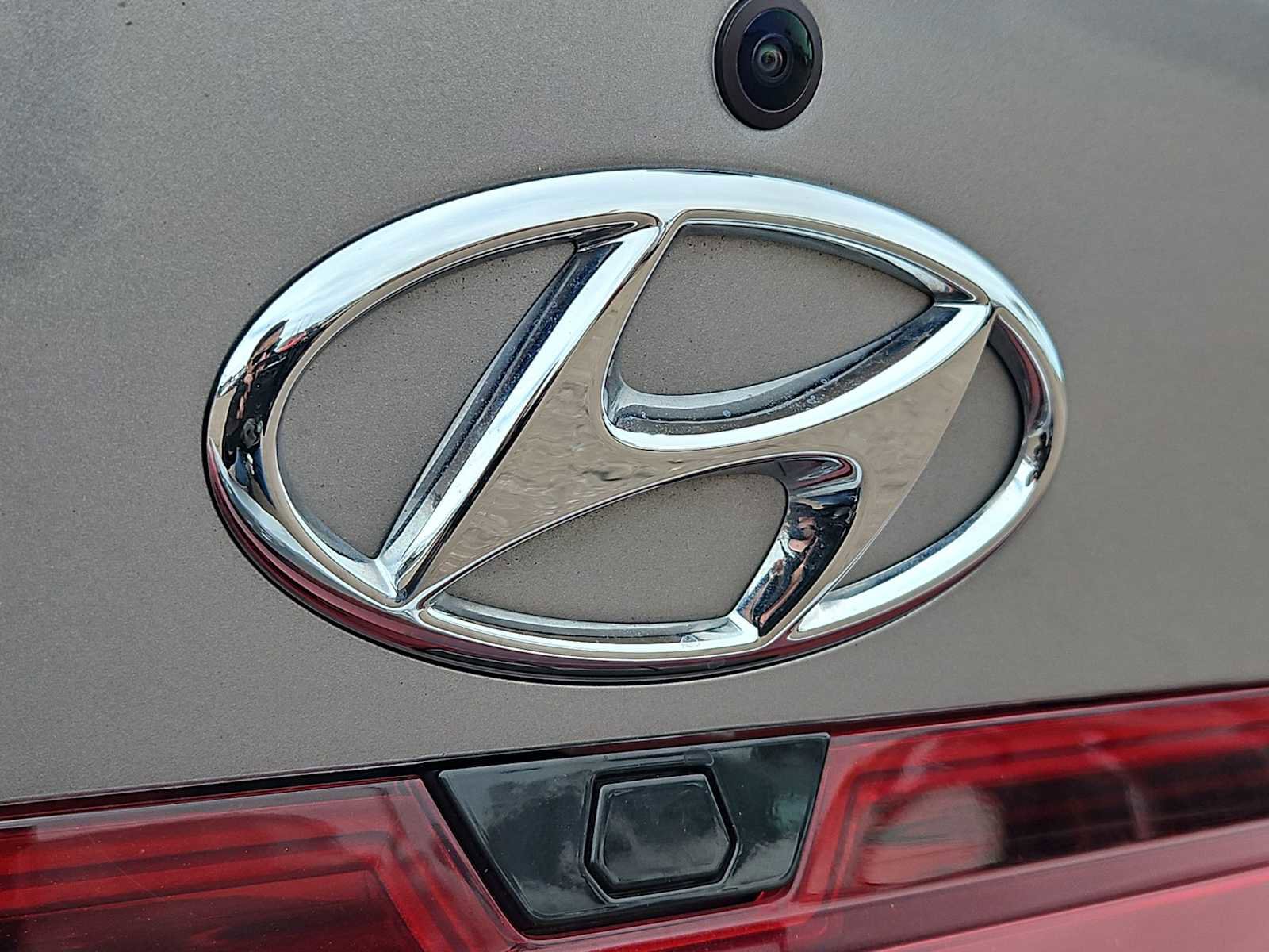 Certified 2023 Hyundai Elantra SEL w/ Preferred Accessory Package image 11