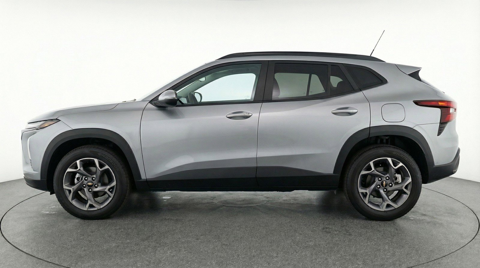 Used 2025 Chevrolet Trax LT w/ LT Convenience Package FWD image 5