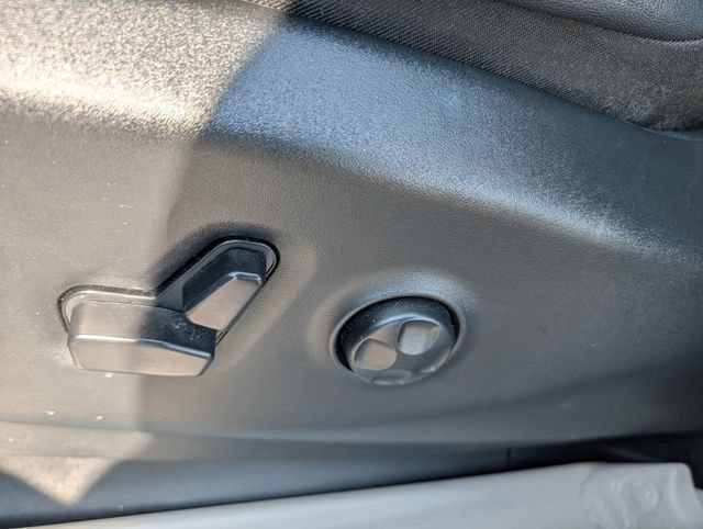 Used 2024 Chrysler Pacifica Touring-L FWD image 20