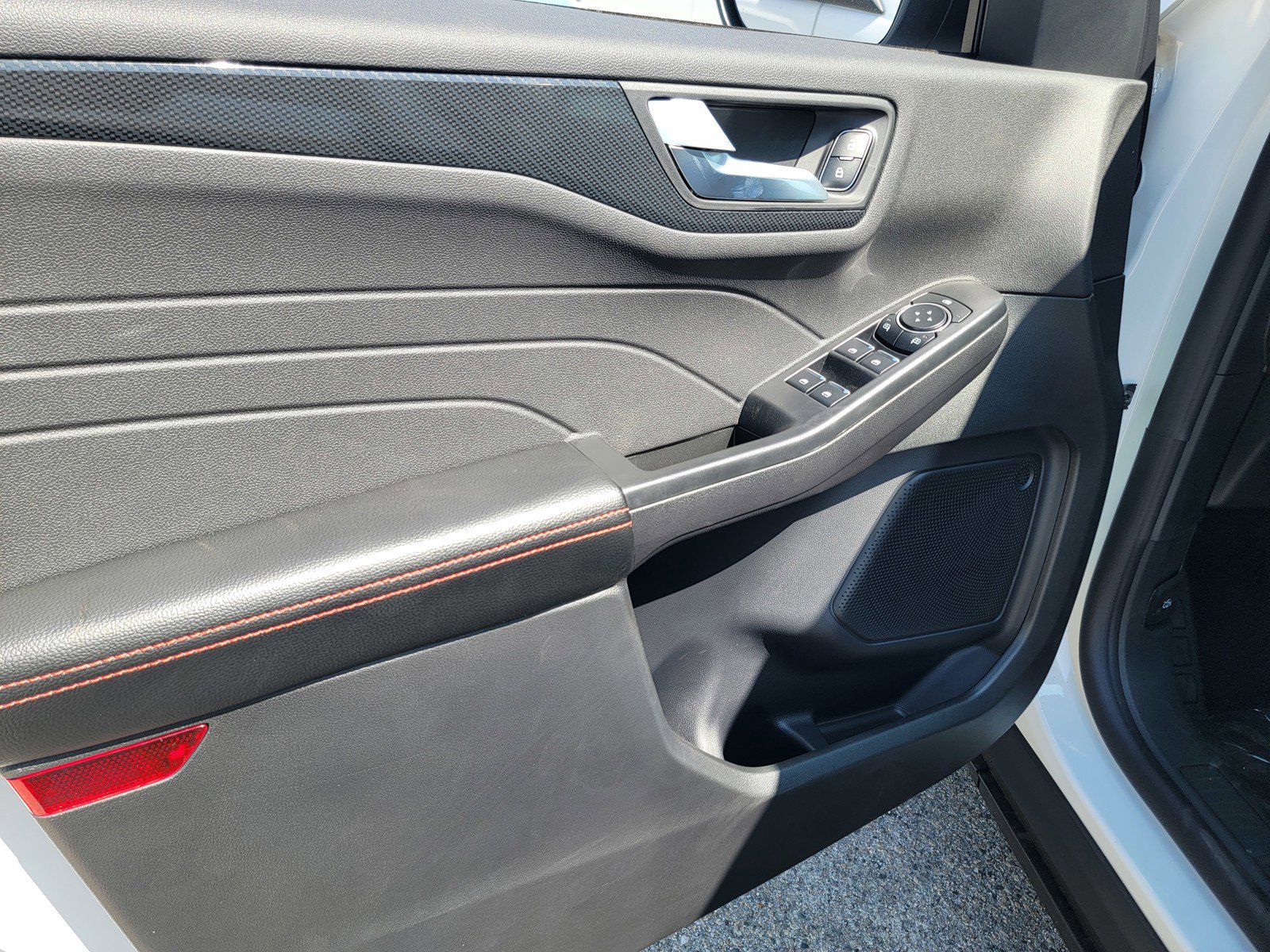 New 2025 Ford Escape ST-Line w/ Tech Pack #1 image 8