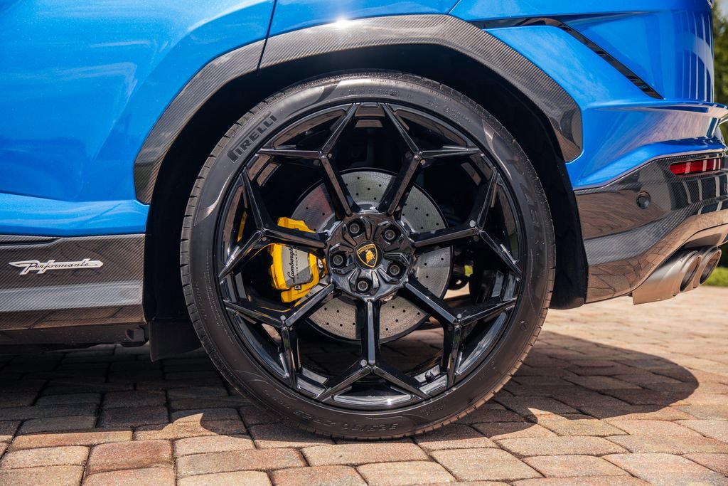 Used 2024 Lamborghini Urus Performante AWD/4WD image 16