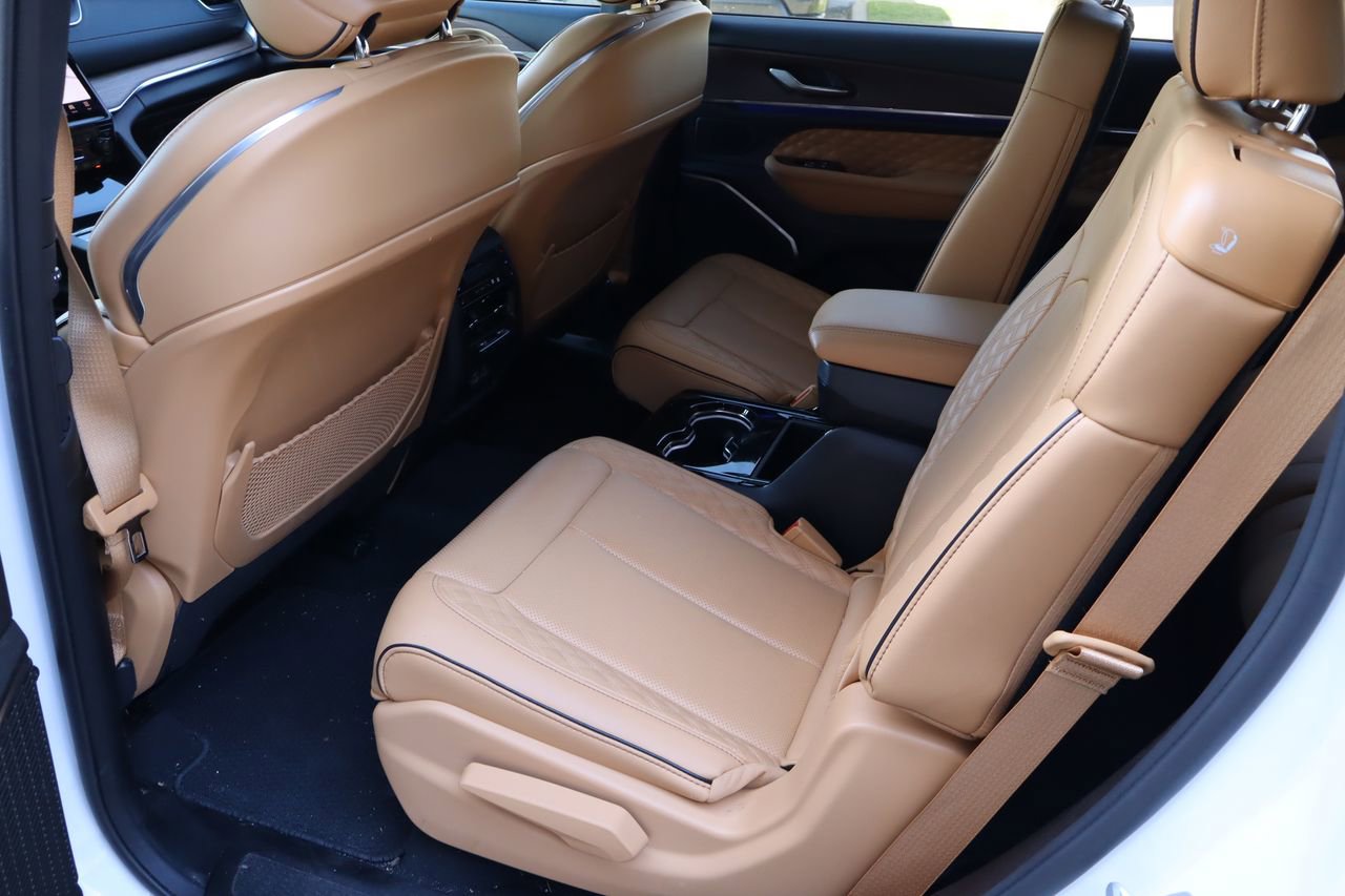 Used 2024 Jeep Grand Cherokee L Summit AWD/4WD image 6