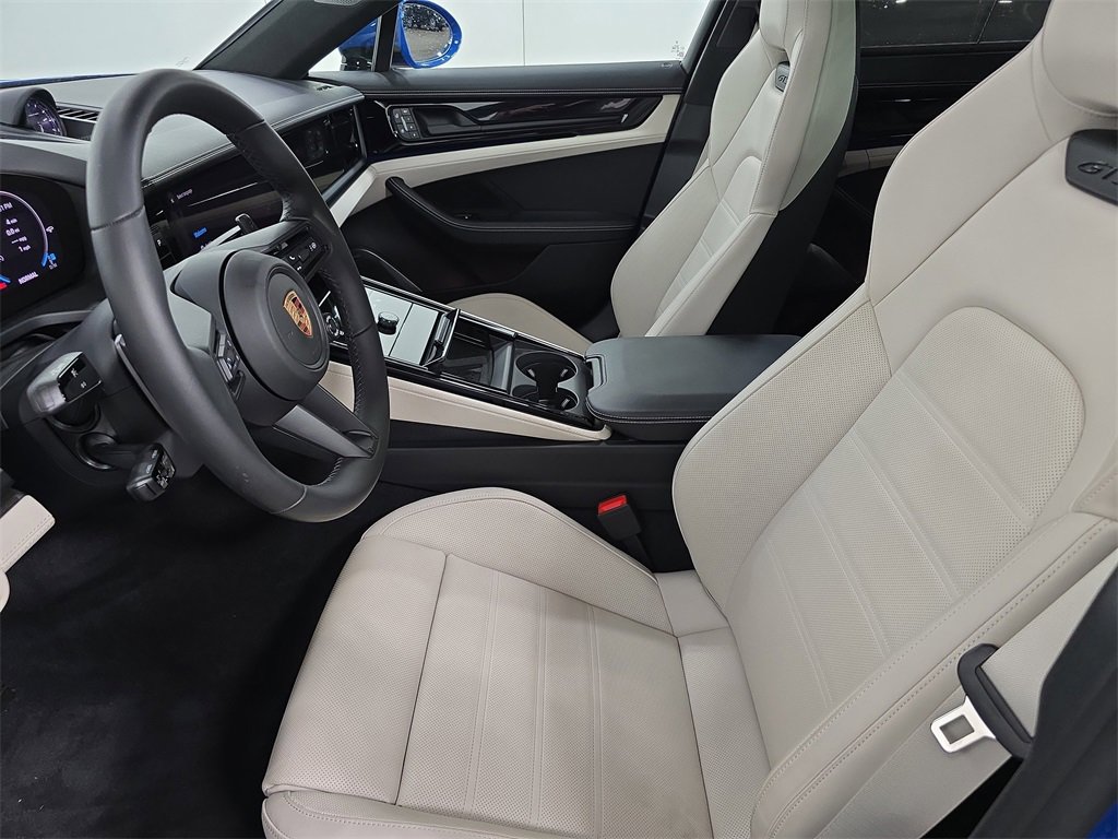 Certified 2025 Porsche Panamera GTS image 5