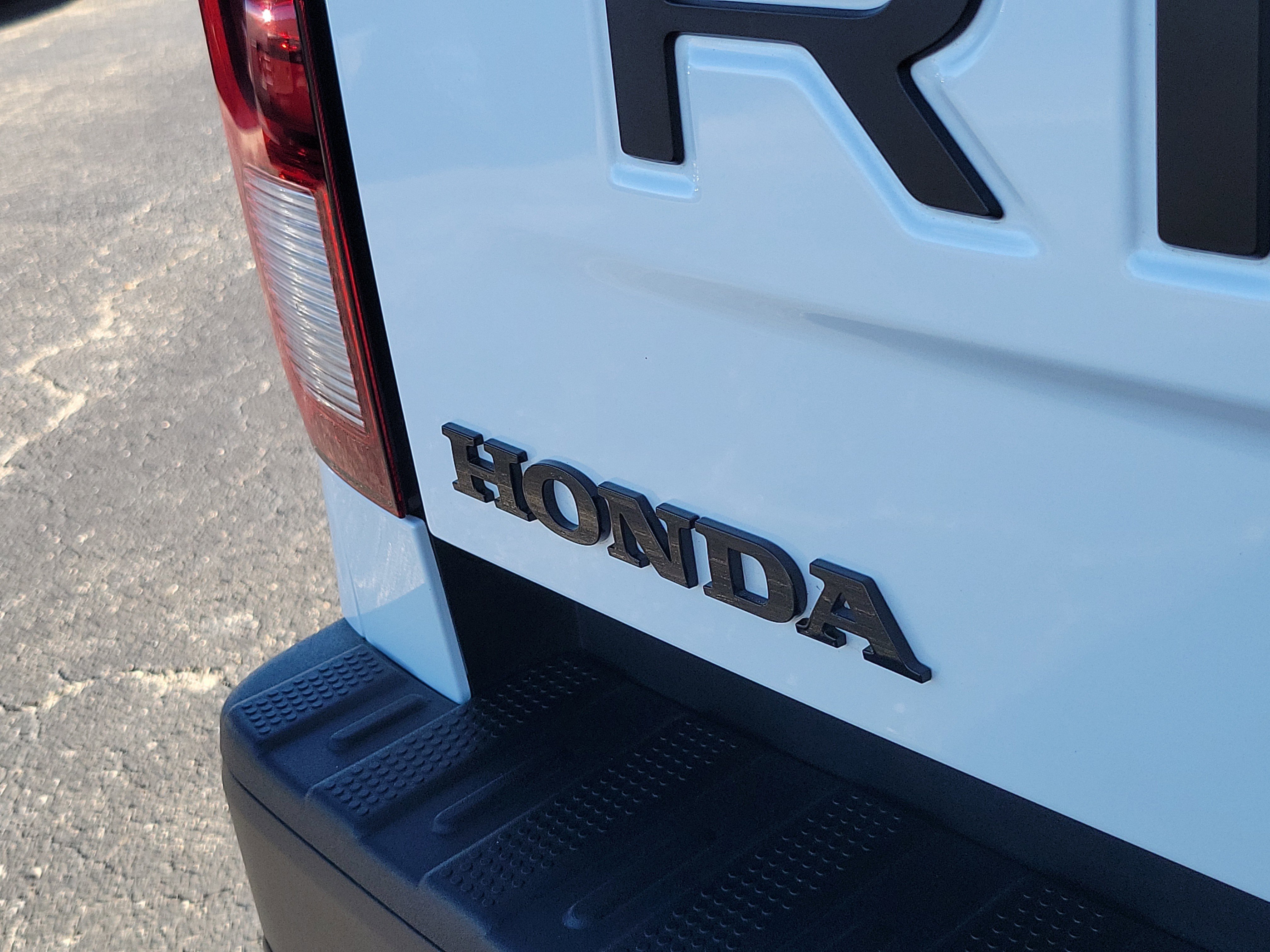 Used 2025 Honda Ridgeline Black Edition image 9